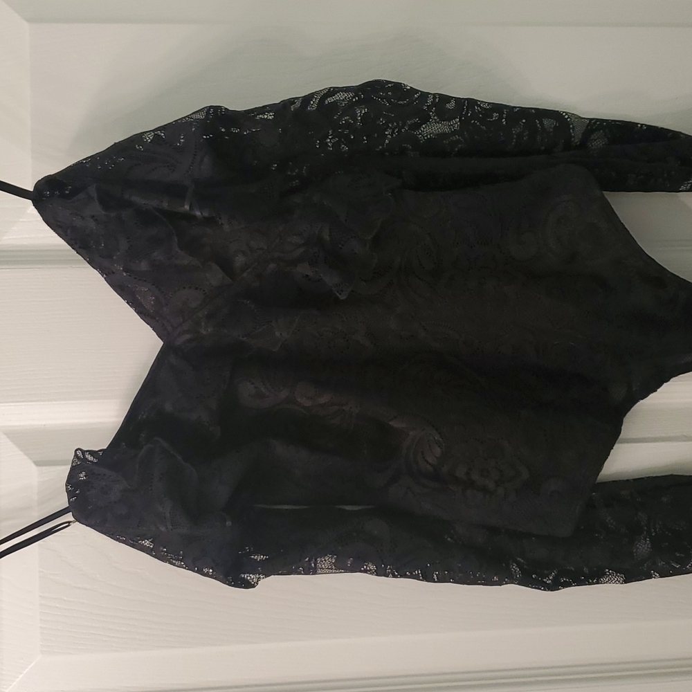 Guess long sleeve odd the shoulder laced shirt
